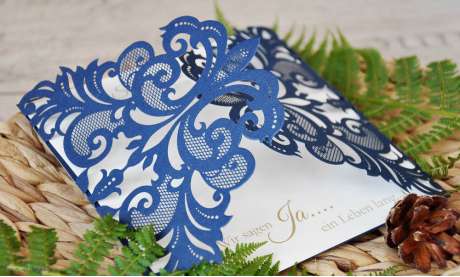 Einladungskarten Hochzeit blau gold Lasercut