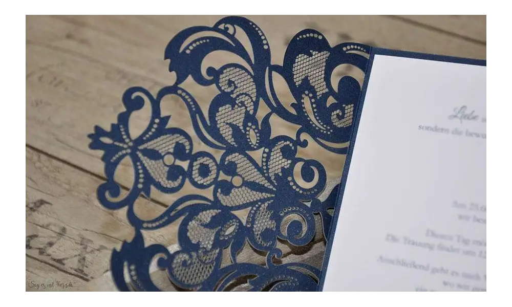 Einladungskarten Hochzeit blau gold Lasercut