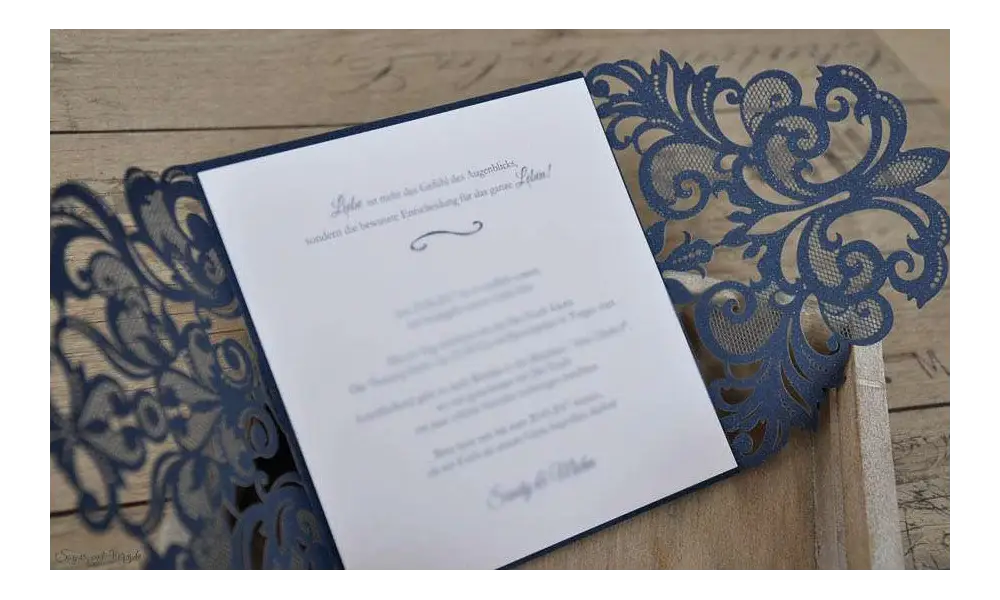 Einladungskarten Hochzeit blau gold Lasercut