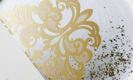 Hochzeitseinladungen in gold Lasercut Spitze