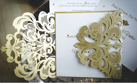 Hochzeitseinladungen in gold Lasercut Spitze