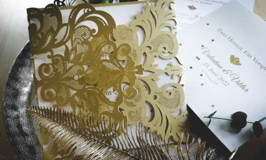 Hochzeitseinladungen in gold Lasercut Spitze