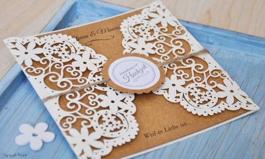 Einladungskarten Hochzeit Lasercut Kraftpapier Blumen floral