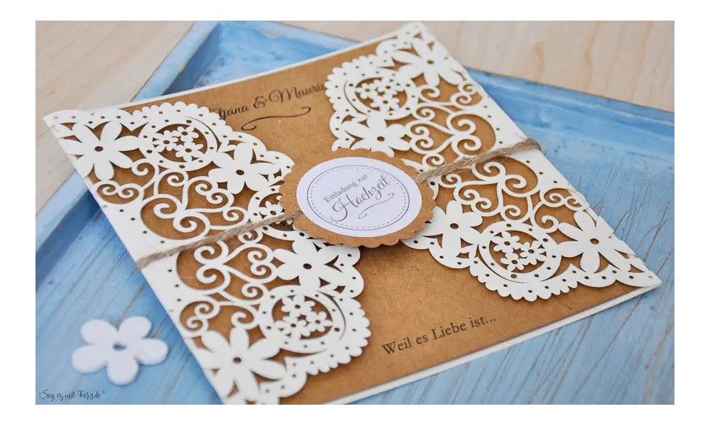 Einladungskarten Hochzeit Lasercut Kraftpapier Blumen floral