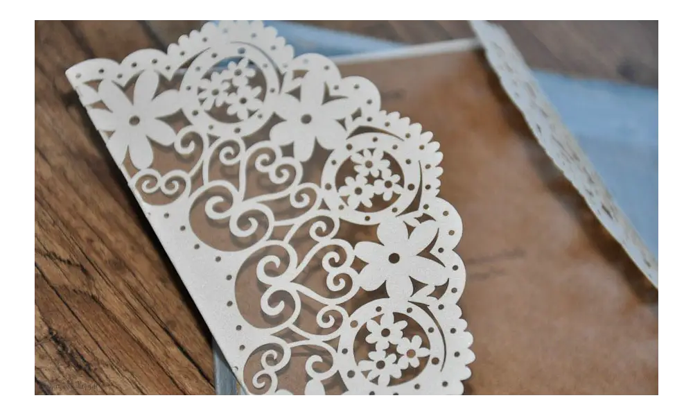 Hochzeitseinladung Lasercut Kraftpapier mit Foto