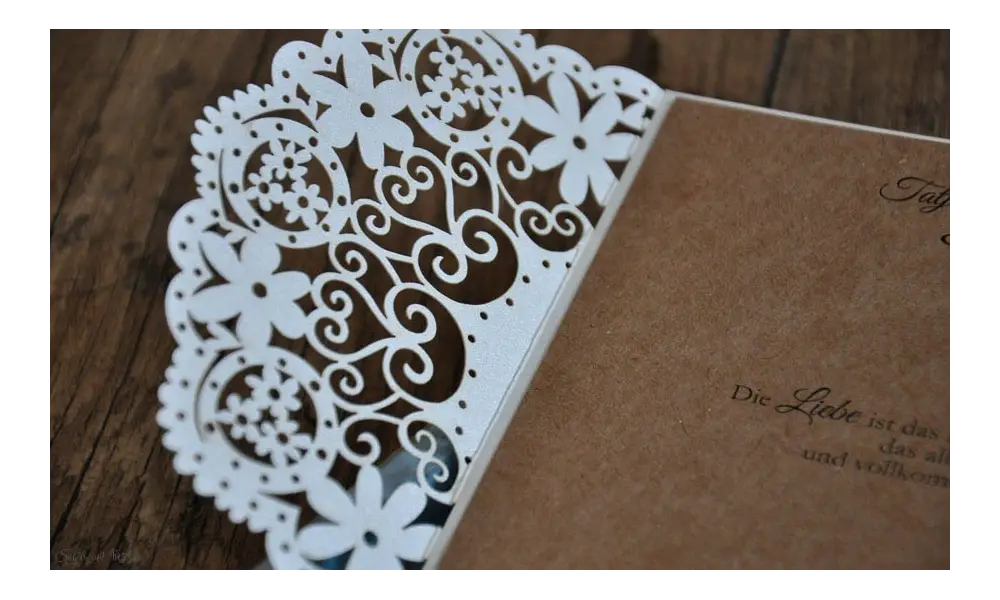 Hochzeitseinladung Lasercut Kraftpapier mit Foto