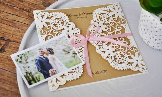 Hochzeitseinladung Lasercut Kraftpapier mit Foto