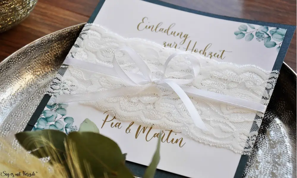 Einladungskarten Hochzeit Spitze Eukapyptus grün weiß gold Boho
