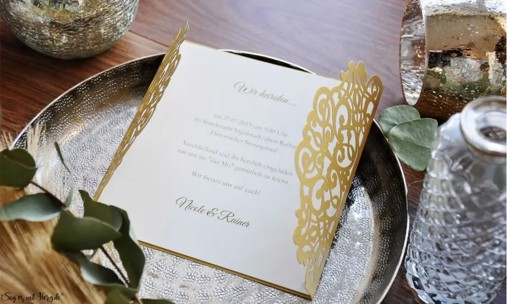 Einladungskarten Hochzeit gold Lasercut
