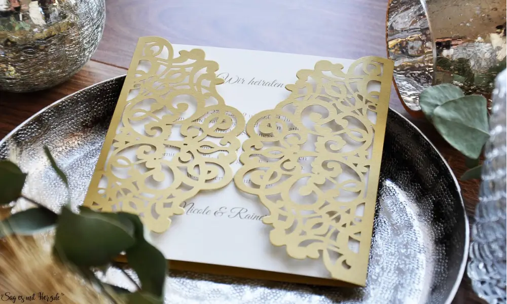 Einladungskarten Hochzeit gold Lasercut