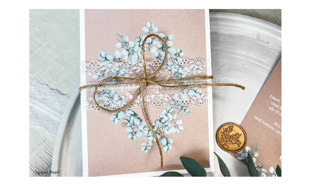 Einladungskarte Hochzeit Kraftpapier Spitze Eukalyptus Postkarte