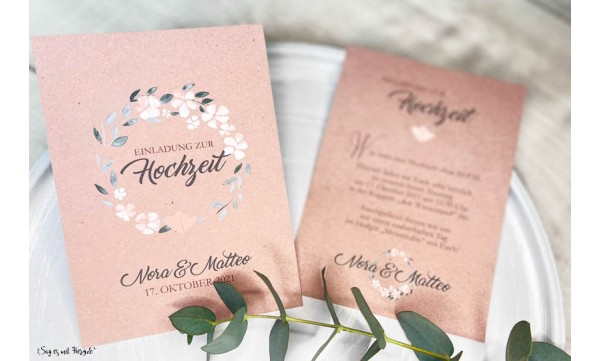 Einladungskarten Hochzeit Kraftpapier apricot Blumen floral