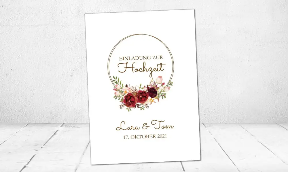 Einladungskarten Hochzeit Boho roter Blumenkranz